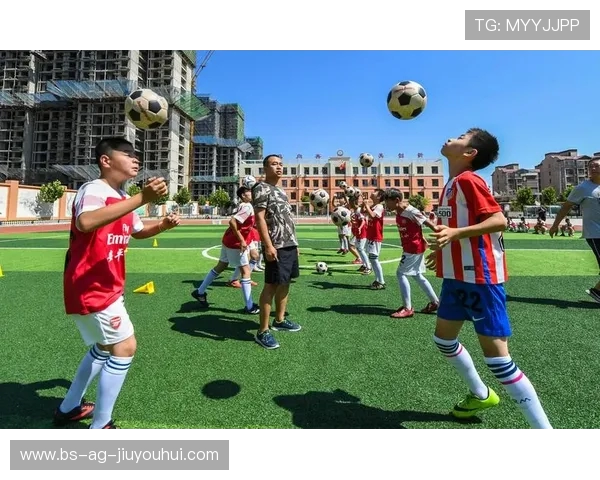 《全民竞技激情挑战收足球游戏让你感受足球风暴的全新乐趣》