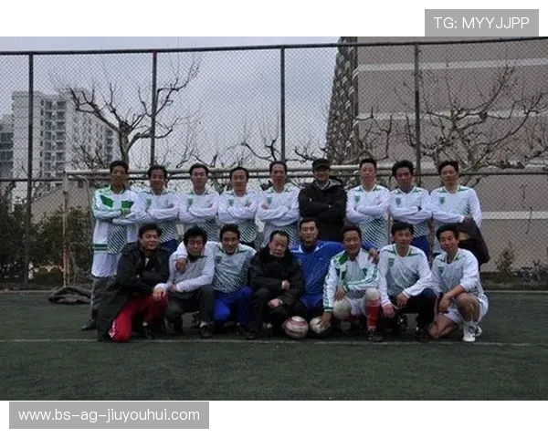 郑上路足球队近年表现回顾及成绩分析：竞技状态与未来发展展望